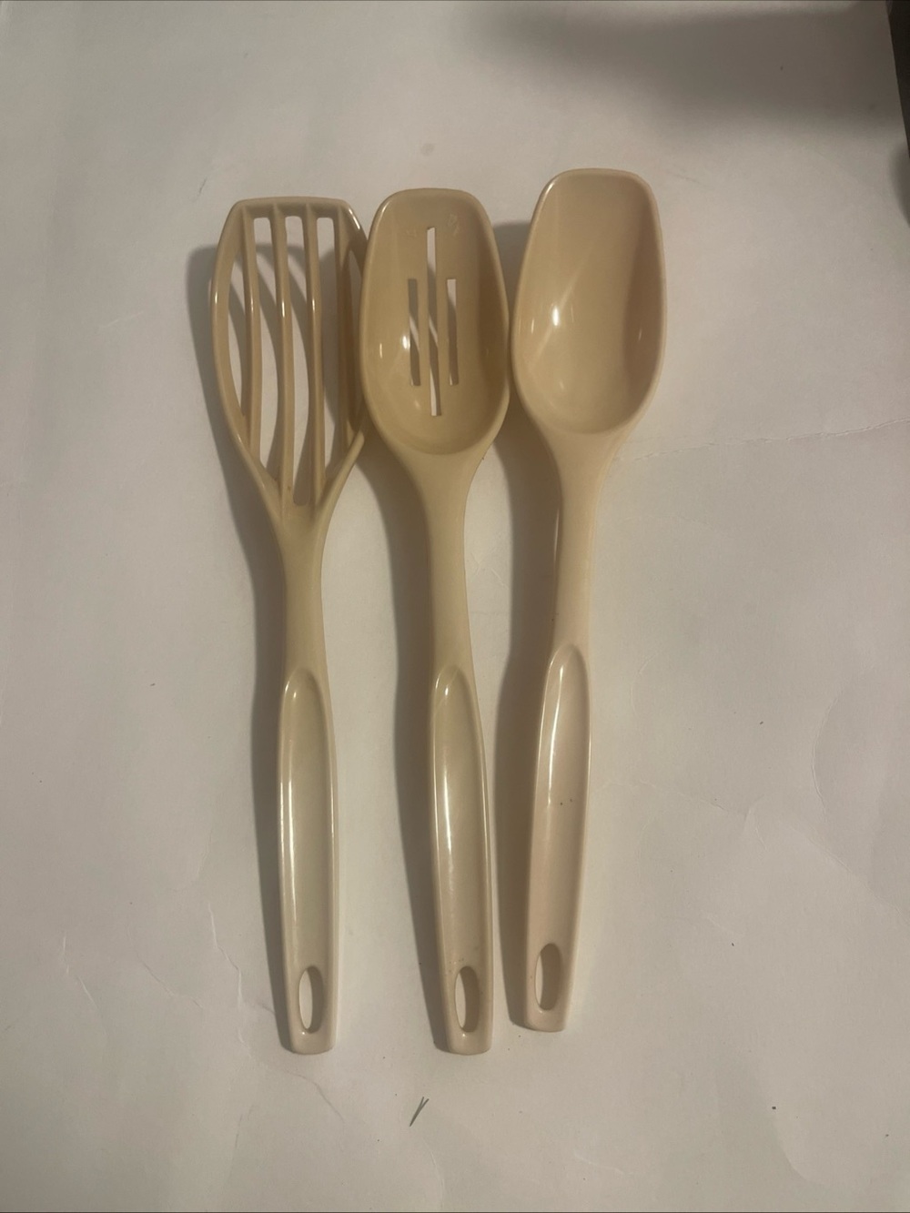 Cream Plastic Kitchen Utensil Set - 3 Pieces